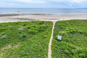 A coastal path leading to a beach with a sign indicating a nature reserve. - Charming Jacuzzi-suite - Walk to Parson's Beach! (Kennebunk)