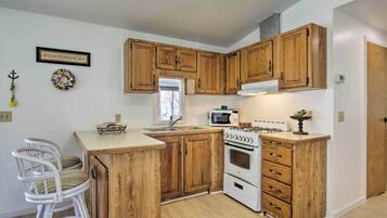 House (2 Bedrooms) | Interior