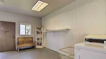 Rumah (2 Bedrooms) | Interior