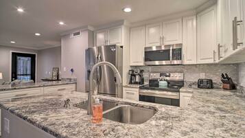 Departamento (2 Bedrooms) | Cocina privada | Microondas, horno, parrilla de estufa y lavavajillas