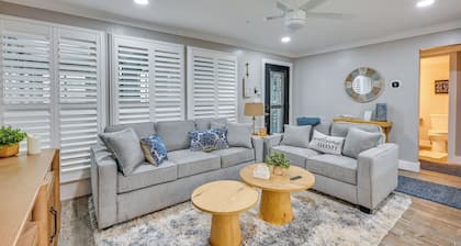 Elegant FL Condo w/ Pool: Walk to Madeira Beach!