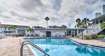 Elegant FL Condo w/ Pool: Walk to Madeira Beach!