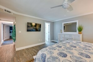 Apartment (2 Bedrooms) | Interior - Elegant FL Condo w/ Pool: Walk to Madeira Beach! (Madeira Beach)