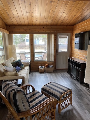Smart TV, fireplace, DVD player