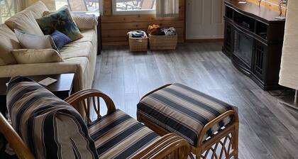 Comfy Cozy Cedar All-Season House Cabin