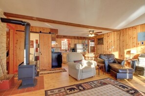 House (2 Bedrooms) | Interior - Cozy Cabin w/ Private Dock on Fifth Crow Wing Lake (Nevis)