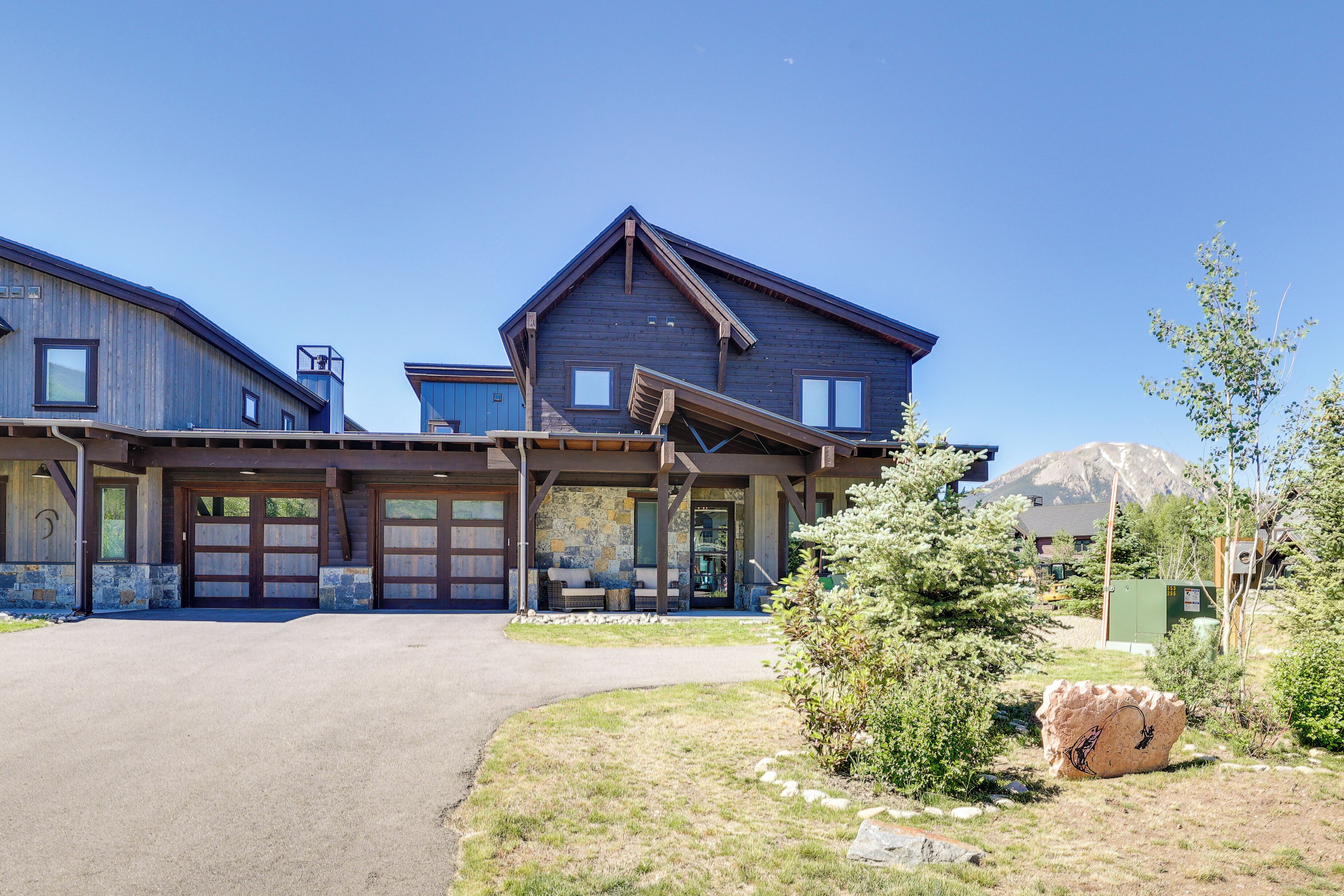 Apartment (3 Bedrooms) | Front of property