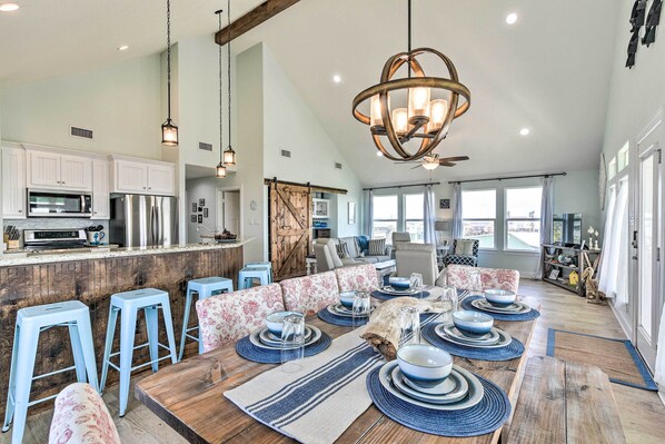 Dining - Surfside Beach Home w/ Views, Steps to Shore! (Freeport)