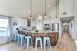 House (4 Bedrooms) | Private kitchen | Microwave, oven, stovetop, dishwasher - Surfside Beach Home w/ Views, Steps to Shore! (Freeport)