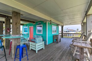 Terrace/patio - Surfside Beach Home w/ Views, Steps to Shore! (Freeport)