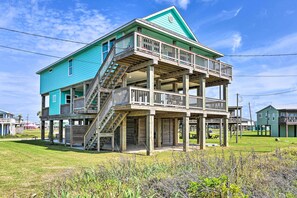 Exterior - Surfside Beach Home w/ Views, Steps to Shore! (Freeport)