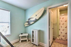 Interior - Surfside Beach Home w/ Views, Steps to Shore! (Freeport)