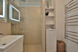Douche, séchoir à cheveux