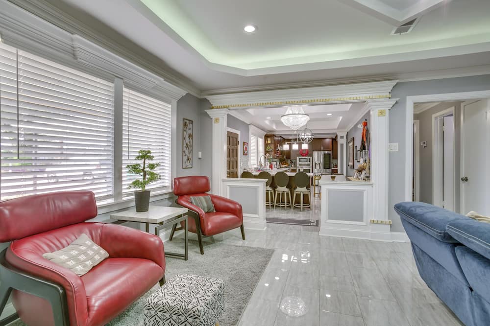 11 Mi to Nola: Westwego Home w/ Sunroom!
