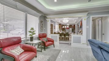 House (4 Bedrooms) | Interior