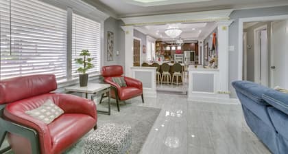 11 Mi to Nola: Westwego Home w/ Sunroom!