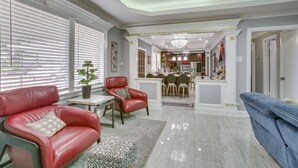 Talo (4 Bedrooms) | Sisätilat