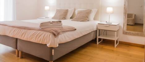 2 habitaciones, tabla de planchar con plancha, internet y ropa de cama