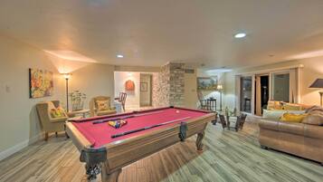 House (5 Bedrooms) | Interior