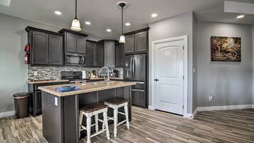 House (3 Bedrooms) | Interior