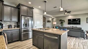 House (3 Bedrooms) | Interior