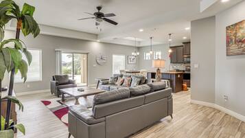 House (3 Bedrooms) | Interior