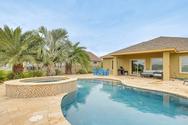 Laguna Vista Resort-style Home, Private Pool & Spa - Brownsville, TX