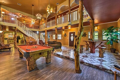 Spacious Conroe Home w/ Foosball & Pool Table!