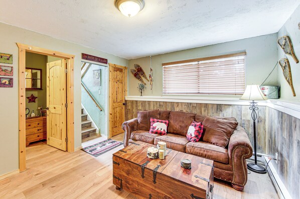 Interior - Balcony, Fire Pit & Grill: Grand Lake Retreat! (Grand Lake)