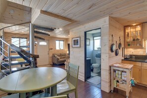 House (2 Bedrooms) | Interior