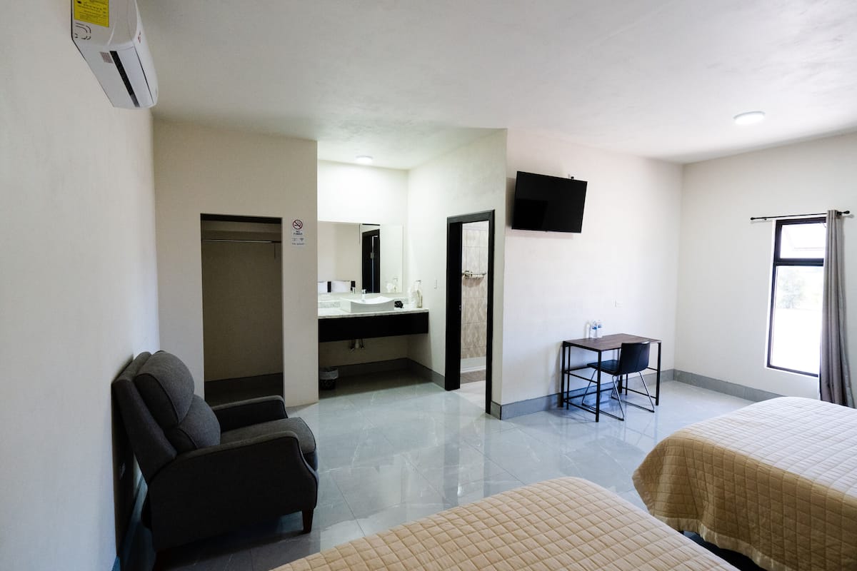Kamar Double Keluarga, 1 kamar tidur, area halaman | Seprai premium, selimut bulu angsa, dan bantalan ekstra lembut