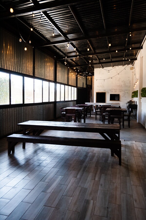 65-inch Smart TV with digital channels, TV, Netflix