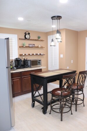Dining - Cozy private rustic room (Las Vegas)