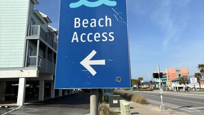 A blue directional sign with a white arrow pointing left, labeled "Beach Access". - Hangloose Hideaway Beach House w/ a pool. 1 block to beach. Great fall rates! (Gulf Shores)