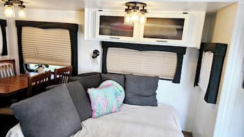 2 habitaciones, escritorio, wifi gratis y ropa de cama