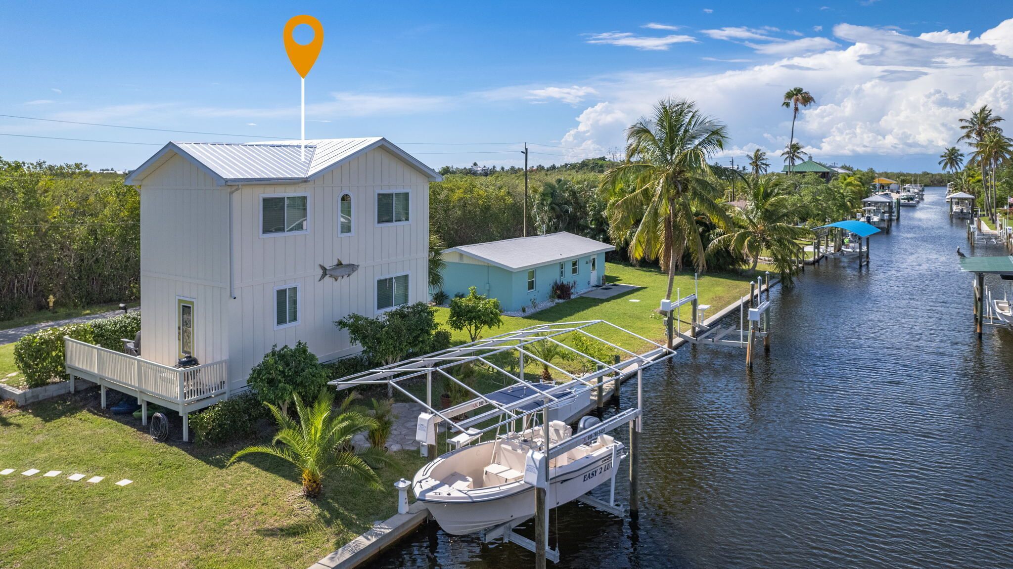 2/2 Home in Bokeelia, Boat Lift Included!