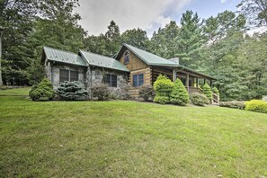House (3 Bedrooms) | Front of property - Creekside Berkeley Springs Cabin on 35 Acres! (Berkeley Springs)