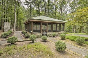 House (3 Bedrooms) | Interior - Creekside Berkeley Springs Cabin on 35 Acres! (Berkeley Springs)
