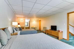 Apartment (4 Bedrooms) | Interior - Cozy Branson Townhome 1 Mi to Silver Dollar City! (Branson West)