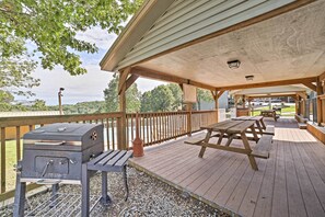 Apartment (4 Bedrooms) | Interior - Cozy Branson Townhome 1 Mi to Silver Dollar City! (Branson West)