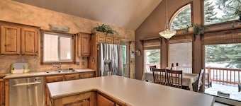 Cozy Home w/ Mountain Views Near Ouray Hot Springs