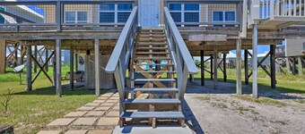 Lovely Dauphin Island Cottage w/ Deck & Gulf Views