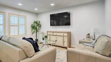 Apartment (3 Bedrooms) | Front of property