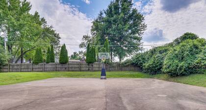 'hidden Paradise' on 5 Acres w/ Hot Tub & Deck!