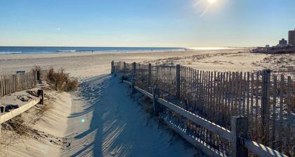 Beautifully Renovated Beach House w/ Fenced Patio!