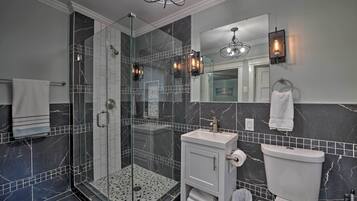 House (6 Bedrooms) | Interior