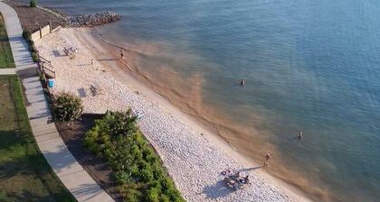 Two-Level Penthouse with stunning views of Smith Mountain Lake. 3 bed. 3.5 bath