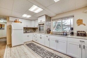 Apartment (2 Bedrooms) | Interior - Anchorage Apt: Home Base for Alaska Adventure! (Anchorage)