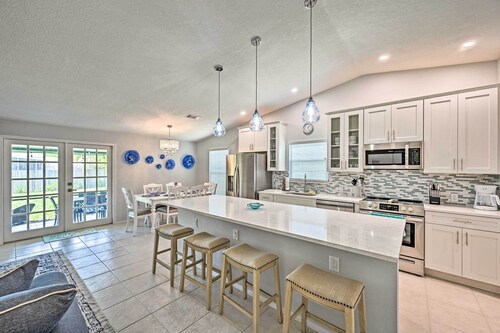 Retreat w/ Heated Pool Near Vanderbilt Beach!