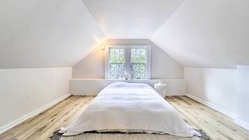 House (2 Bedrooms) | 2 bedrooms, bed sheets